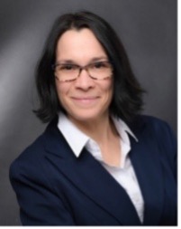 Nicole Pinne Headshot